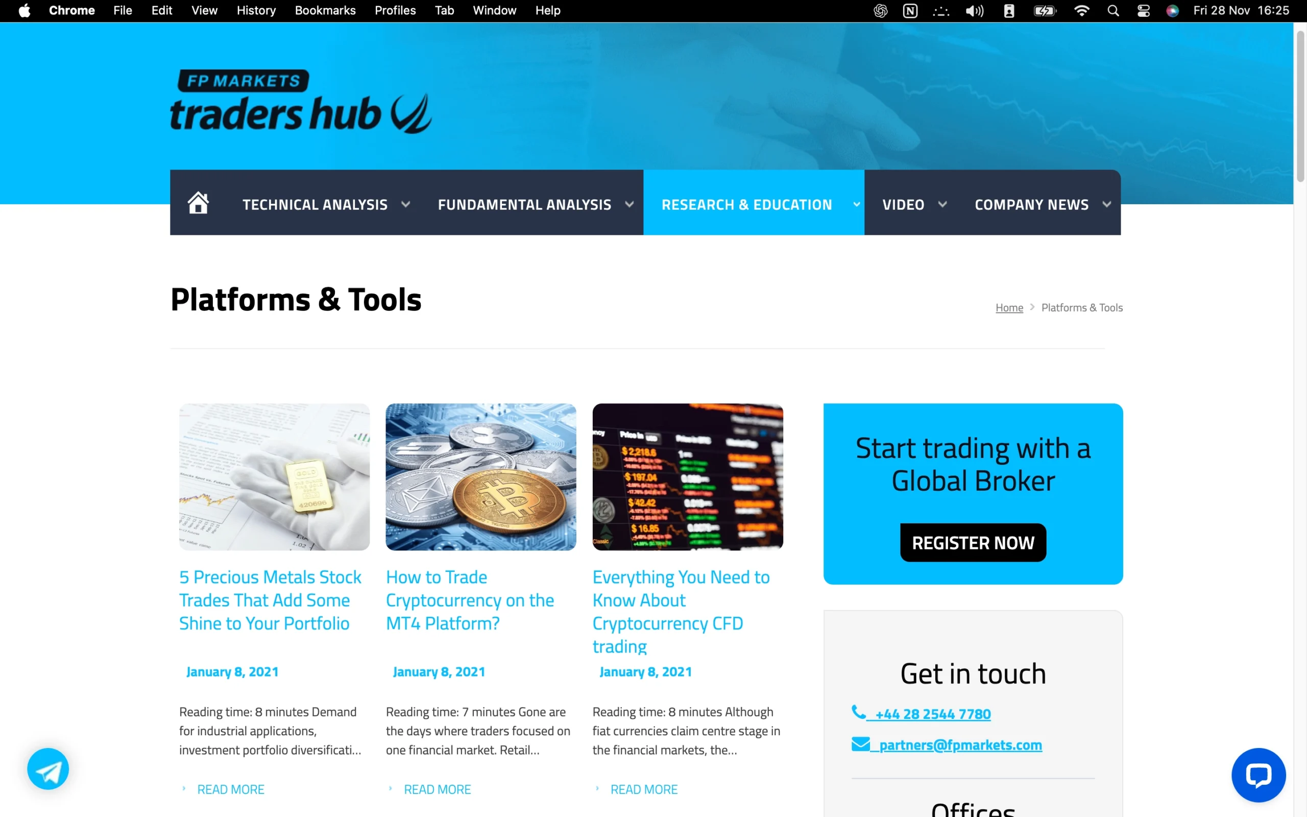 FP Markets review image showing the market analysis page with news and forecasts from trading professionals.