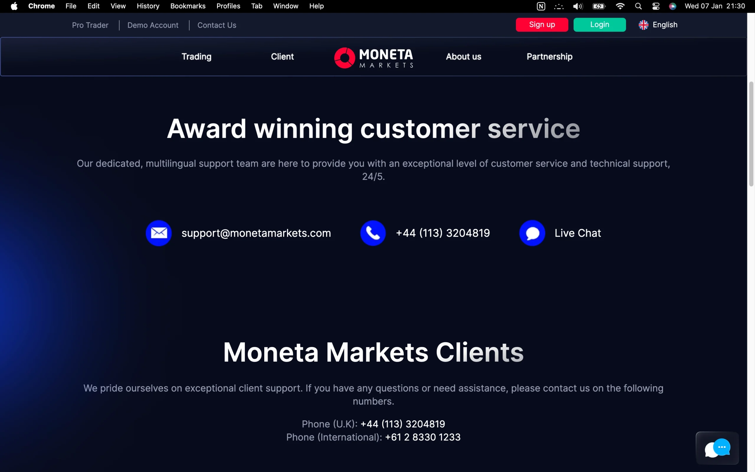 Moneta Markets review image showing customer support options including a contact form, live chat, phone number and help center.