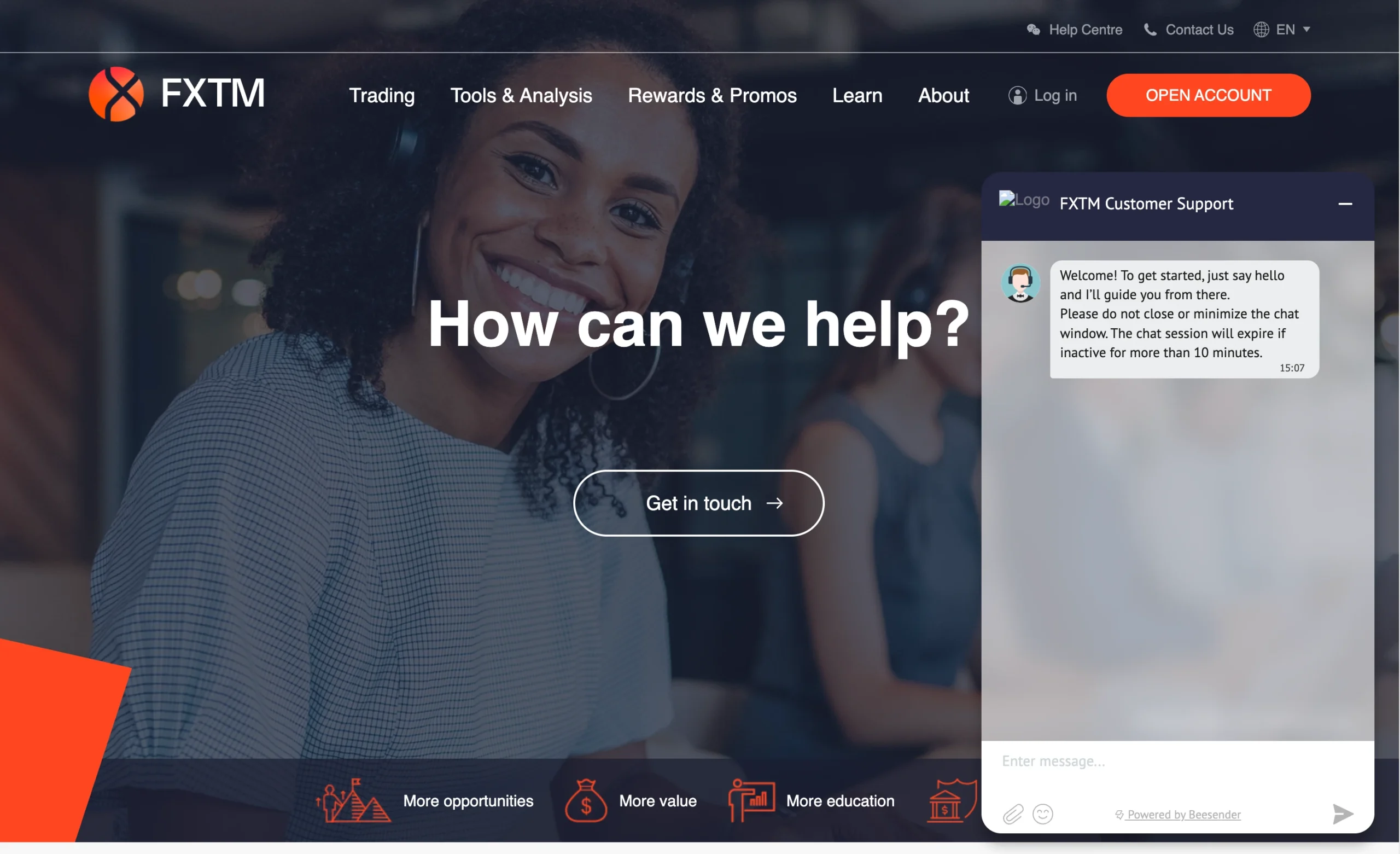 FXTM review image showing customer support options including a contact form, live chat, phone numbers, and help centre.